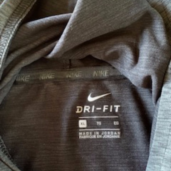 Dark grey Nike pull over shirt with hood - Boys XL - Picture 3 of 3